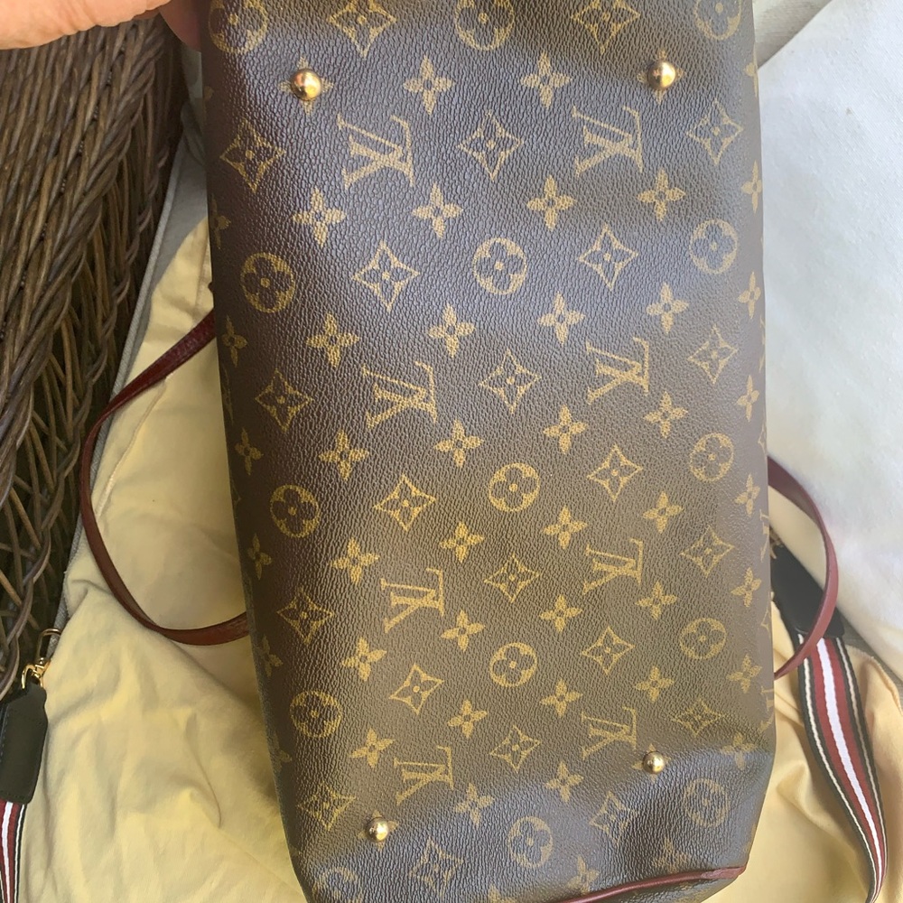 LOUIS VUITTON PARIS - Picture 7 of 16